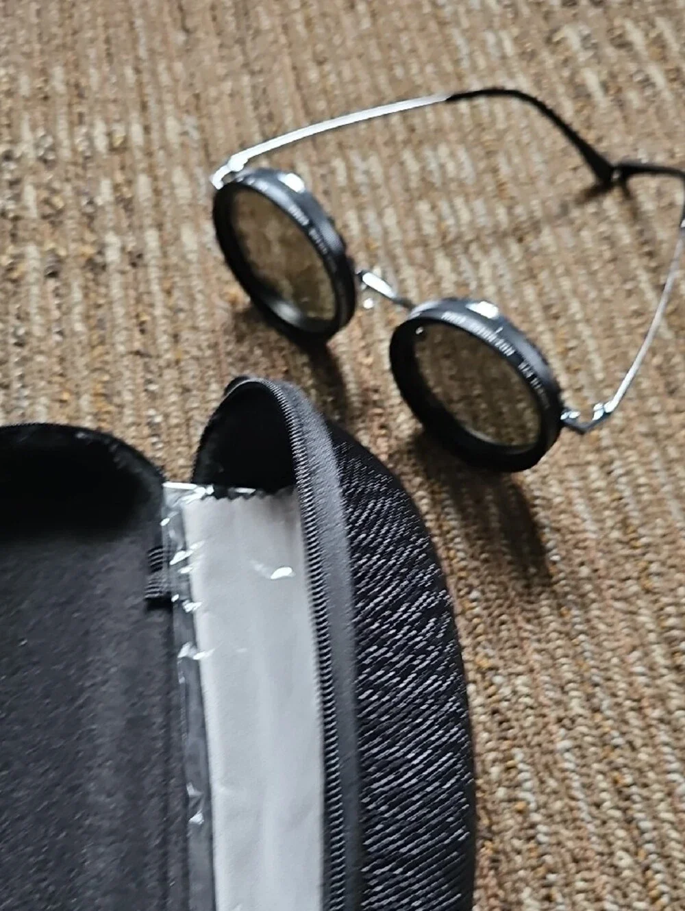 Black VR Headset Case with Protective Sunglasses, Rotation To Adjust Lenses